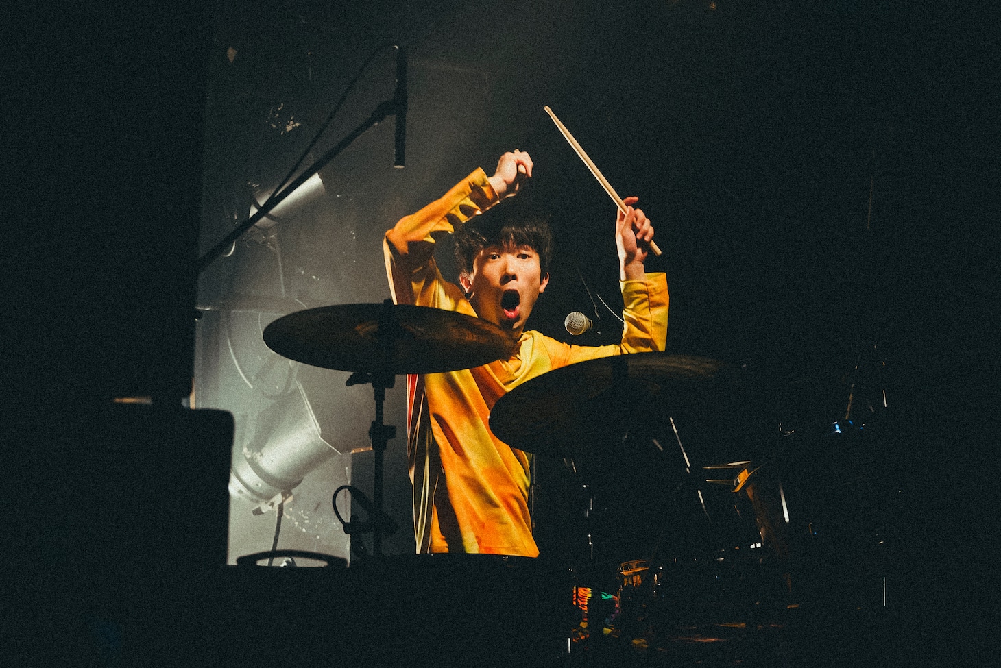 タイチサンダー（サポートドラム / ex. 爆弾ジョニー）（撮影：エドソウタ）