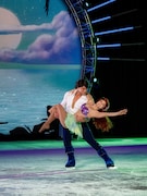 「ディズニー・オン・アイス」よりアリエルとエリック王子。