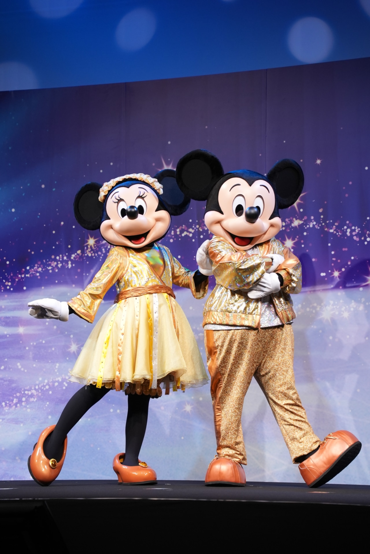 ミニーマウスとミッキーマウス。