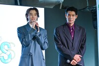 左から窪塚愛流、中島歩。