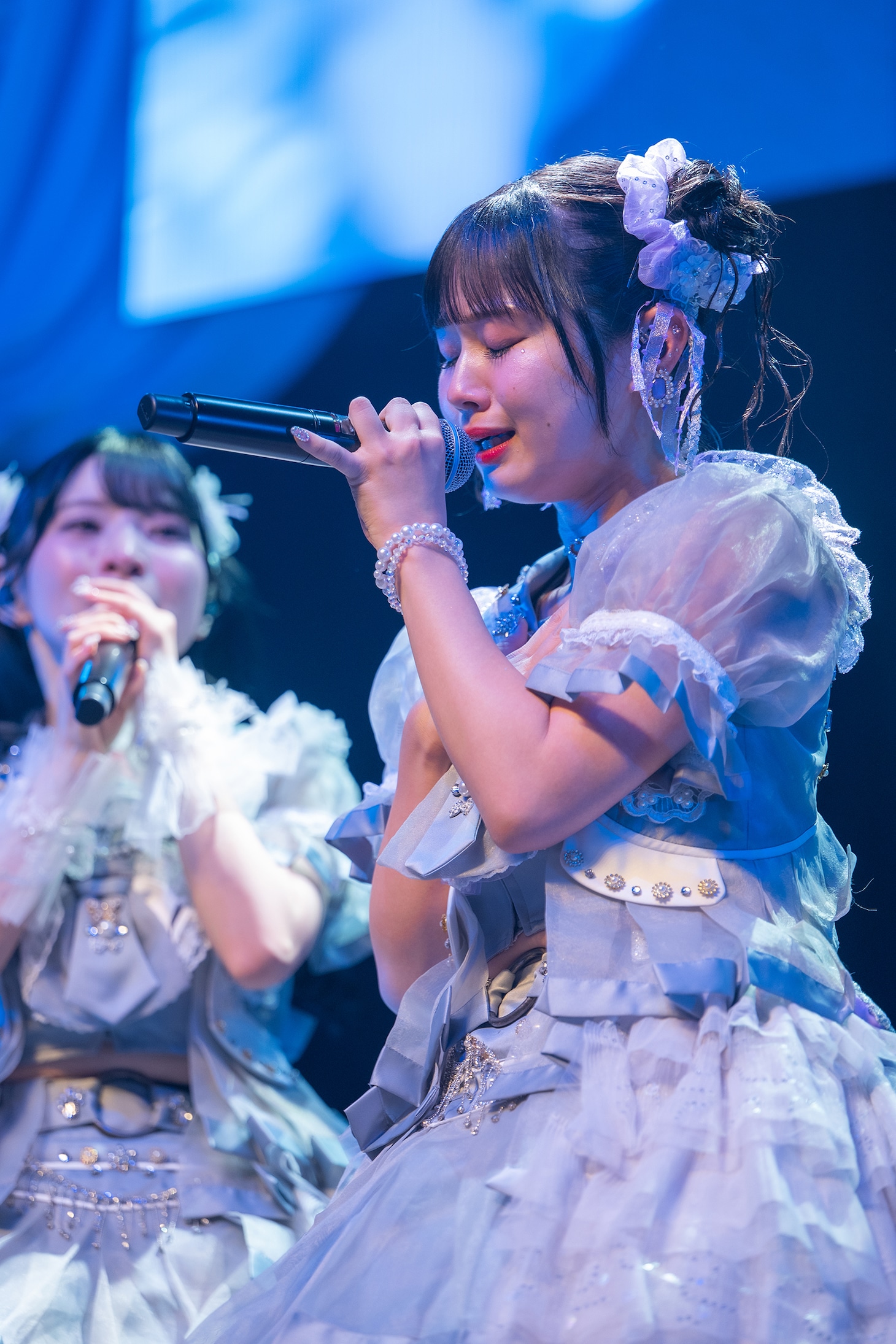 涙ぐむ近藤沙瑛子。