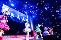 ♾️型の紙吹雪が舞う#ババババンビのステージ。