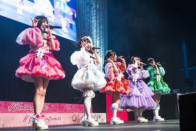 「#ババババンビでした！」と最後の決めポーズをそろえる#ババババンビ。