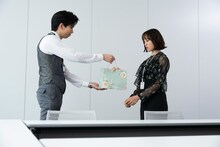 課長巡るバトル、新局面へ──超特急・船津稜雅出演「あざとかわいいワタシが優勝」第4話の清水課長は