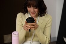 「あざとかわいいワタシが優勝」第4話より、大友花恋演じる琴音。