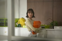 「あざとかわいいワタシが優勝」第4話より、大友花恋演じる琴音。