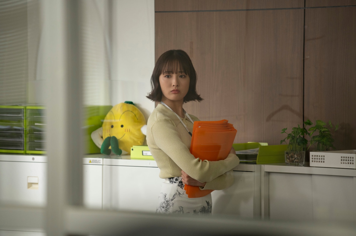 「あざとかわいいワタシが優勝」第4話より、大友花恋演じる琴音。