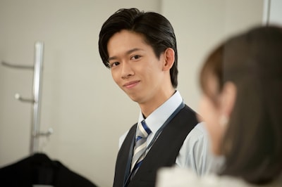 「あざとかわいいワタシが優勝」第4話より、船津稜雅（超特急）演じる清水課長。