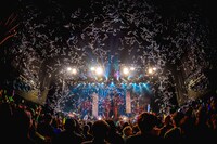 「マザリ 二○二六年 七大都市単独巡礼『呪物崇拝見世物花屋敷』」EX THEATER ROPPONGI公演の様子。