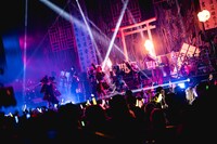 「マザリ 二○二六年 七大都市単独巡礼『呪物崇拝見世物花屋敷』」EX THEATER ROPPONGI公演の様子。