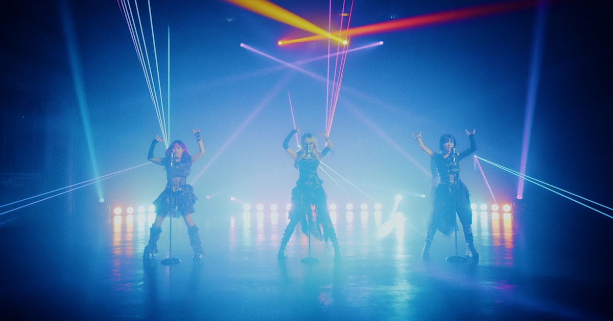 ClariS、新曲「Revive」MVで見せるダークでクールなビジュアル