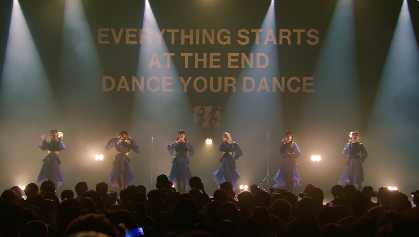 ExWHYZのライブ映像より。