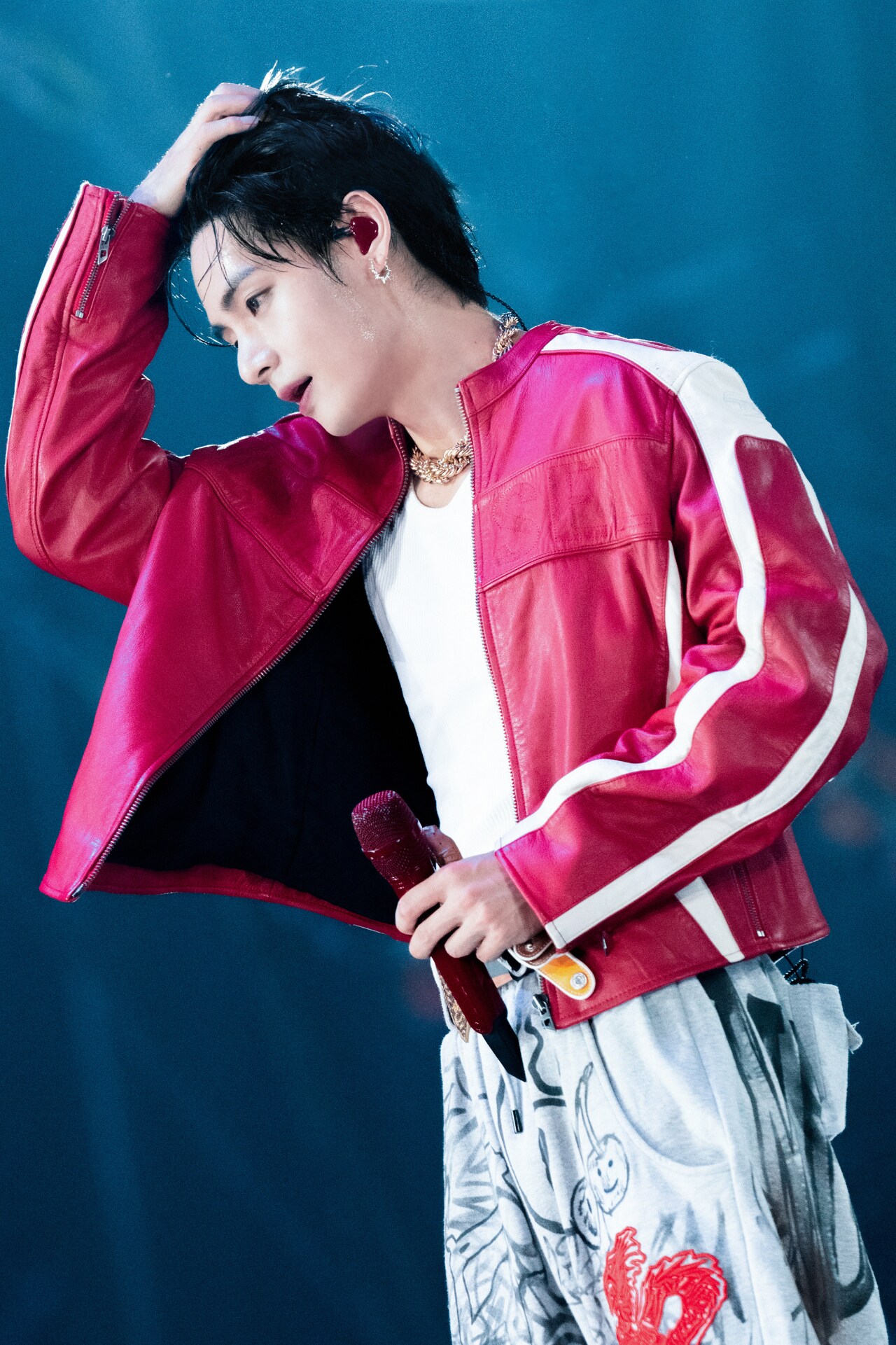 V（BTS）(P)&(C)BIGHIT MUSIC [画像ギャラリー 6/12] - 音楽ナタリー