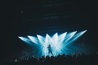 「RETRORIRON 1st Full Album『コレクションアローン』RELEASE ONE-MAN TOUR 2026」の様子。（撮影：スエヨシリョウタ）