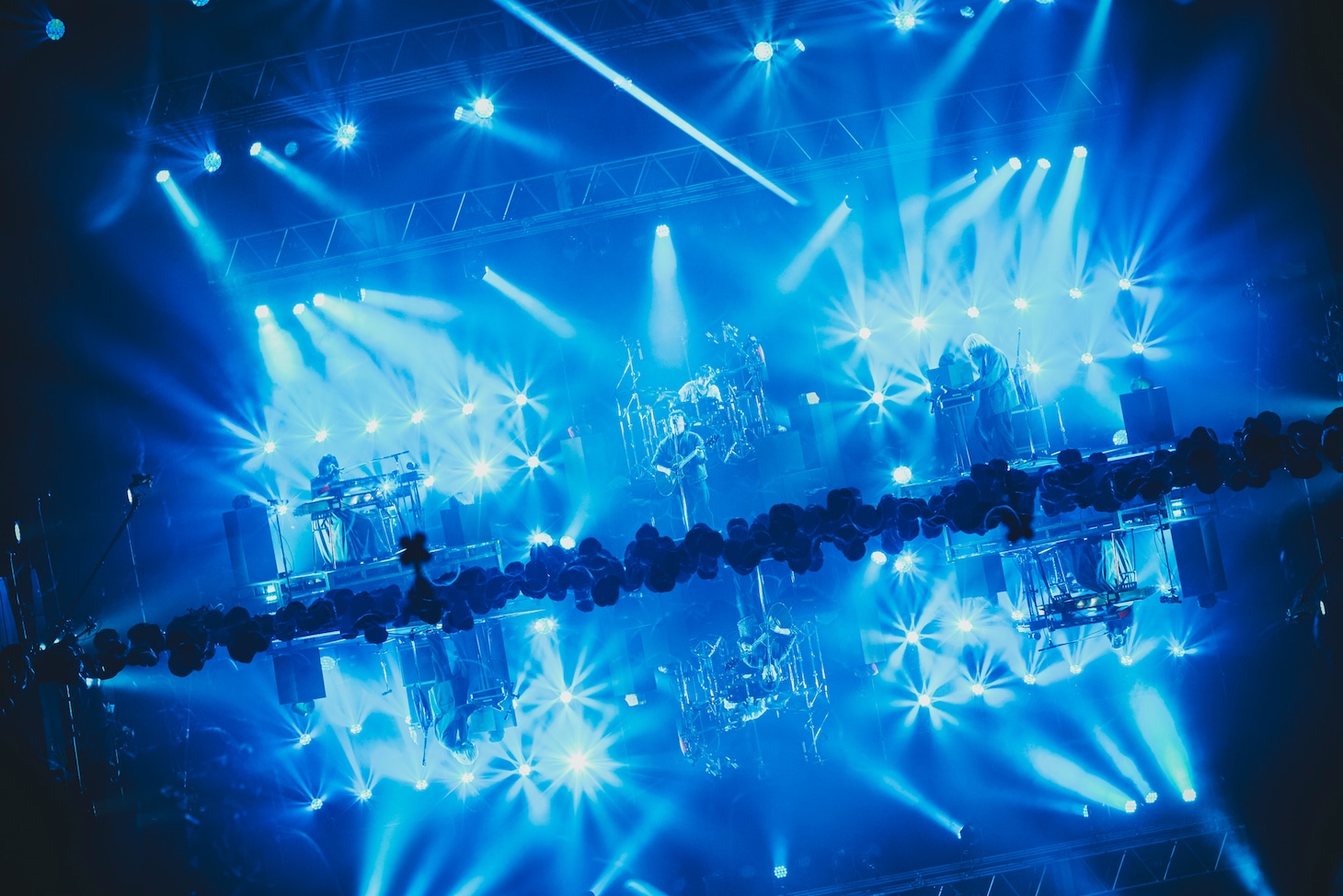 「RETRORIRON 1st Full Album『コレクションアローン』RELEASE ONE-MAN TOUR 2026」の様子。（撮影：スエヨシリョウタ）