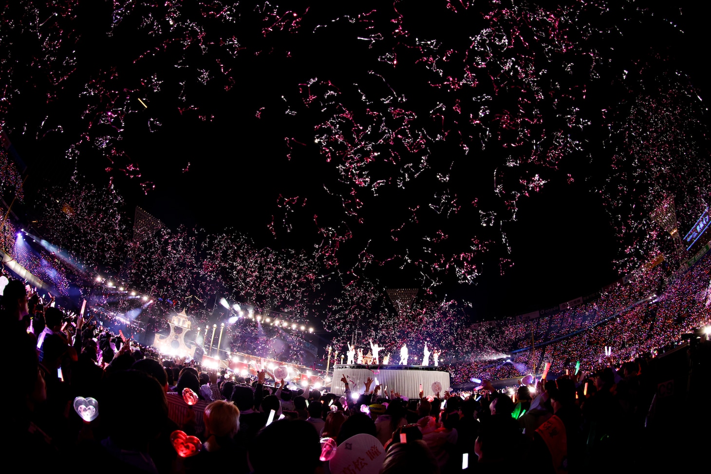 「＝LOVE 8周年ツアー『＝LOVE 8th ANNIVERSARY PREMIUM TOUR』FINAL in 横浜スタジアム」の様子。©YOANI / ソニー・ミュージックレーベルズ