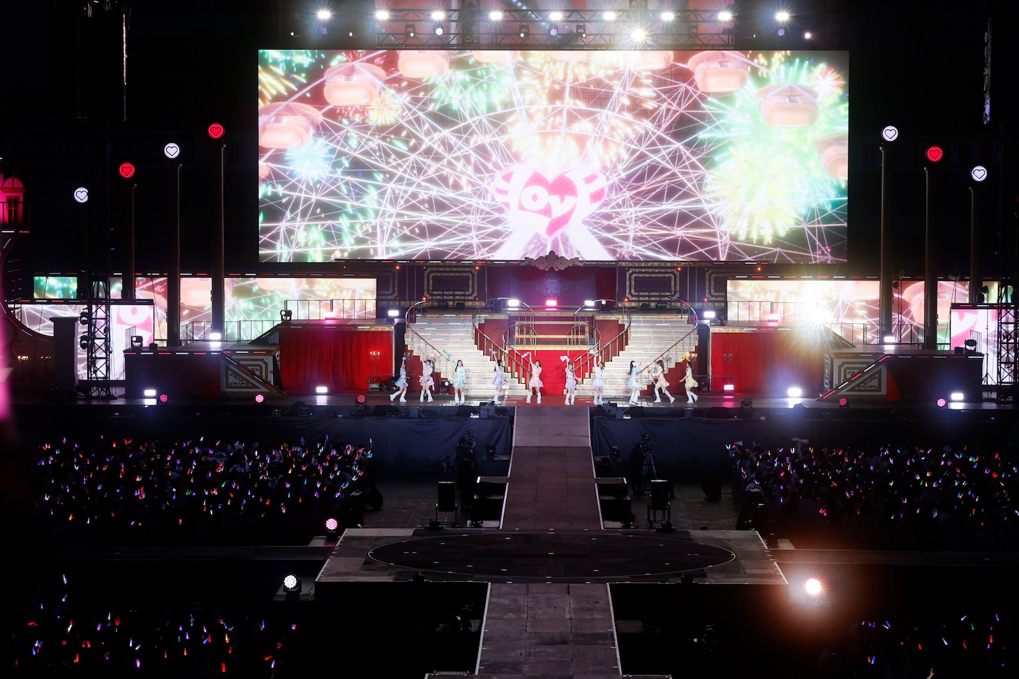 「＝LOVE 8周年ツアー『＝LOVE 8th ANNIVERSARY PREMIUM TOUR』FINAL in 横浜スタジアム」の様子。©YOANI / ソニー・ミュージックレーベルズ