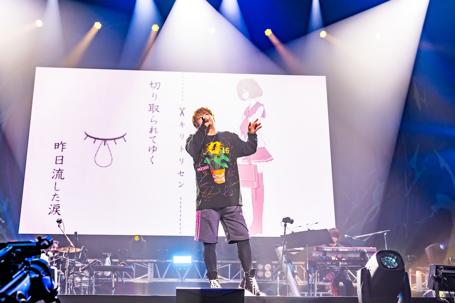 「キリトリセン 」を歌うめいちゃん。