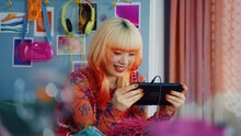 Nintendo Switch 2ソフト「ぽこ あ ポケモン」の新テレビCM「みんなでつくる、松村さんの街。」編に出演するMAHINA（HANA）。