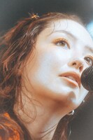 牛丸ありさ（Vo, G / yonige）（Photo by Kazma Kobayashi）