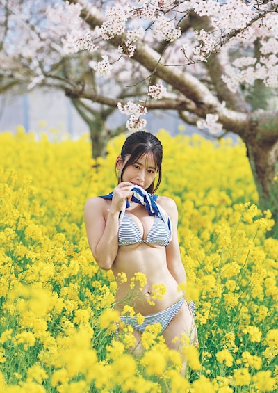 「週刊プレイボーイ」最新号に掲載された奥津マリリ（フィロソフィーのダンス）のグラビア。©熊谷貫 / 集英社