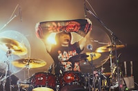 河本あす香（Dr, Vo / 打首獄門同好会）（撮影：冨田味我）