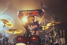 河本あす香（Dr, Vo / 打首獄門同好会）（撮影：冨田味我）