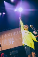 打首獄門同好会サポートメンバーのVJ風乃海（VJ）。（撮影：冨田味我）