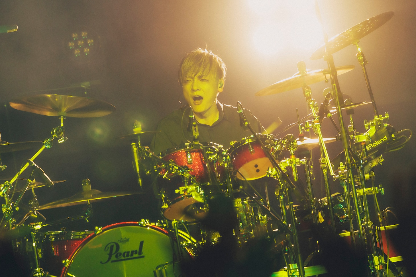 MUCCサポートメンバーの山内康雄（Dr）。（撮影：冨田味我）