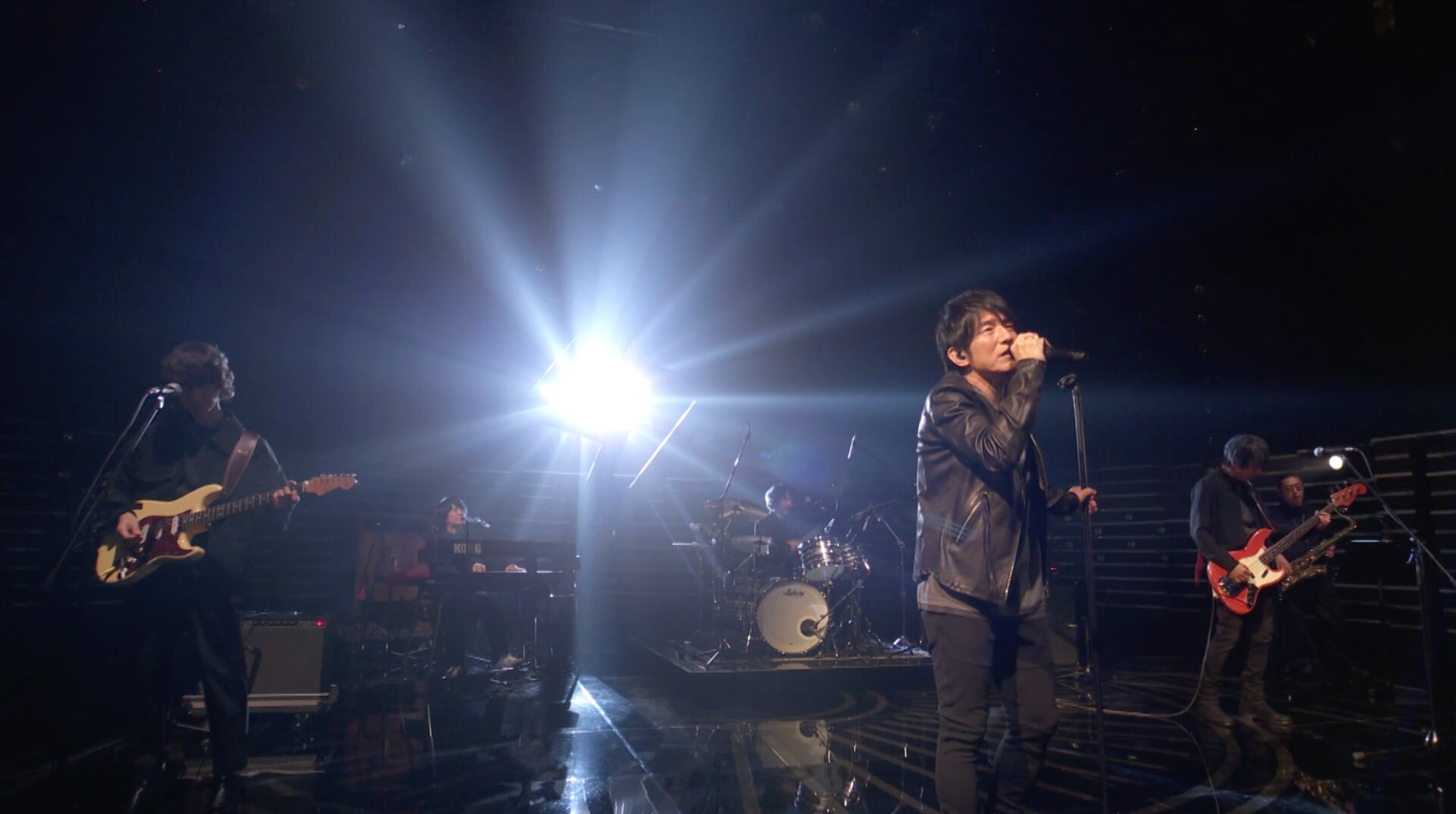 Mr.Children「Tomorrow never knows」パフォーマンス映像より。 [画像