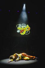 記憶を失ってステージに倒れ込む夏川椎菜。