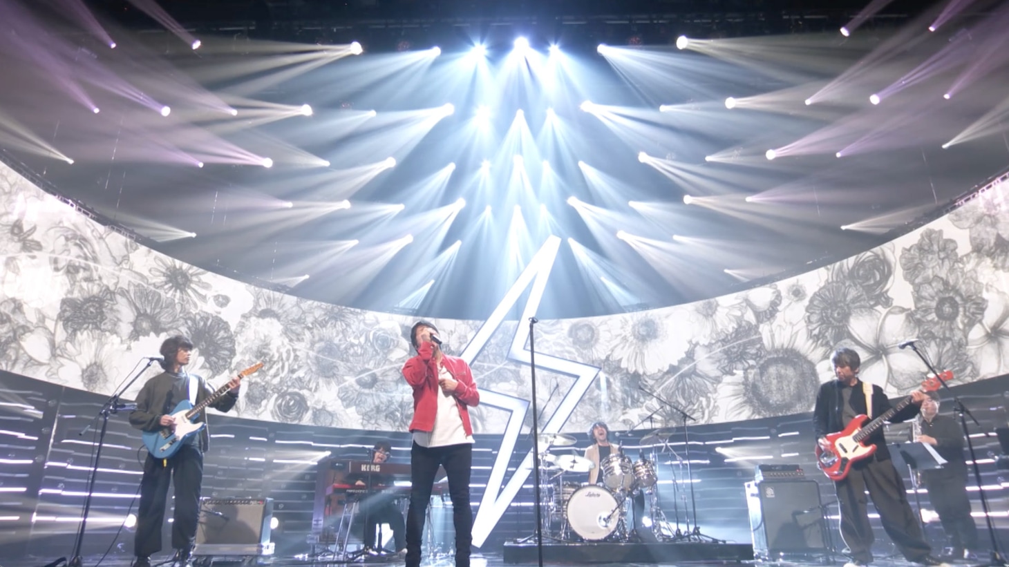 Mr.Children「産声」パフォーマンス映像より。