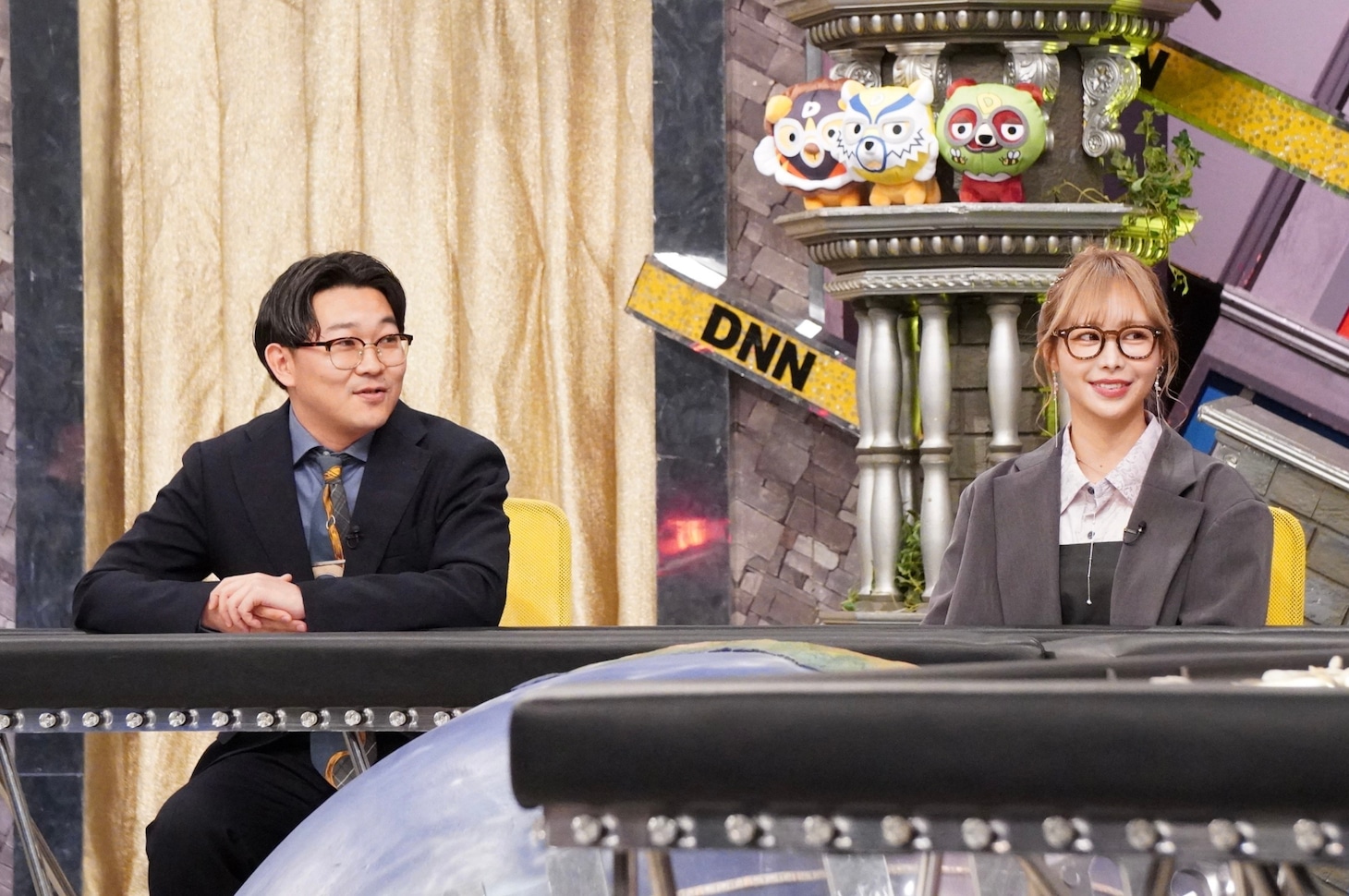 「全力！脱力タイムズ」より。左から、伊藤俊介（オズワルド）、仲川瑠夏（FRUITS ZIPPER）。