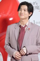 はにかむ柏木悠（超特急）。