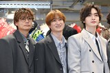 左から横尾渉、宮田俊哉、玉森裕太。