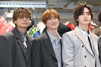 左から横尾渉、宮田俊哉、玉森裕太。