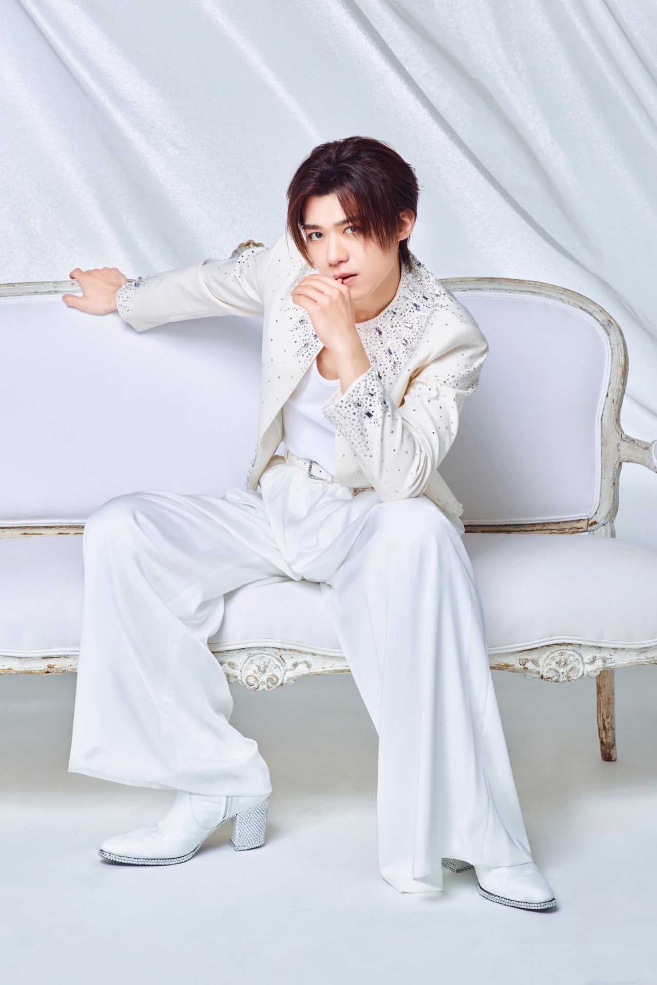 新浜レオンが追撃、初EPリパッケージ盤リリース　ウルトラマンと組んで