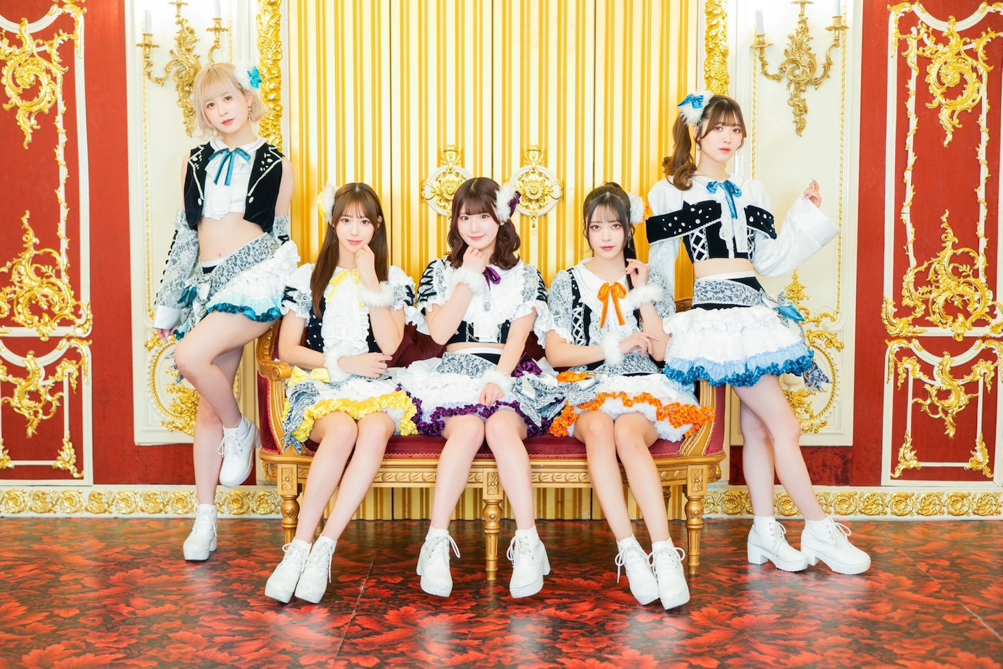 現体制の虹色の飛行少女。