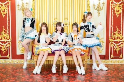 現体制の虹色の飛行少女。