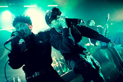 左からKAITO（Vo）、Hideyoshi。（撮影：ヤマダマサヒロ / Instagram［@yamada_mphoto］）