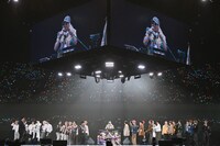 「楽曲交換パッション DO ダンスバトル」に集結した超特急、TAGRIGHT、BALLISTIK BOYZ、MAZZELとジャッジを務めたDJ KOO。