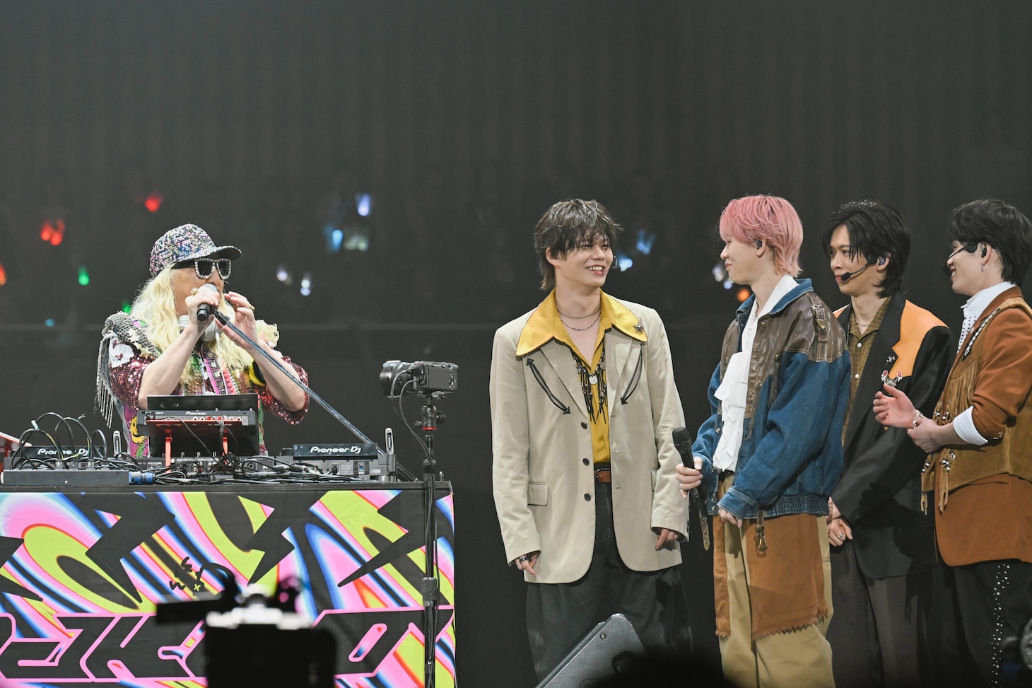 DJ KOOとトークを繰り広げた超特急。