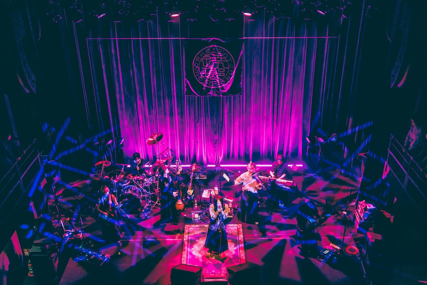 4月25日に行われた逹瑯「LIVE HOUSE TOUR [VILLAINS chapter 2]」浅草花劇場公演の様子。（撮影：冨田味我）