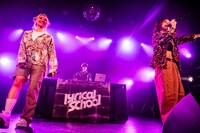 衣装を着替えたlyrical school。