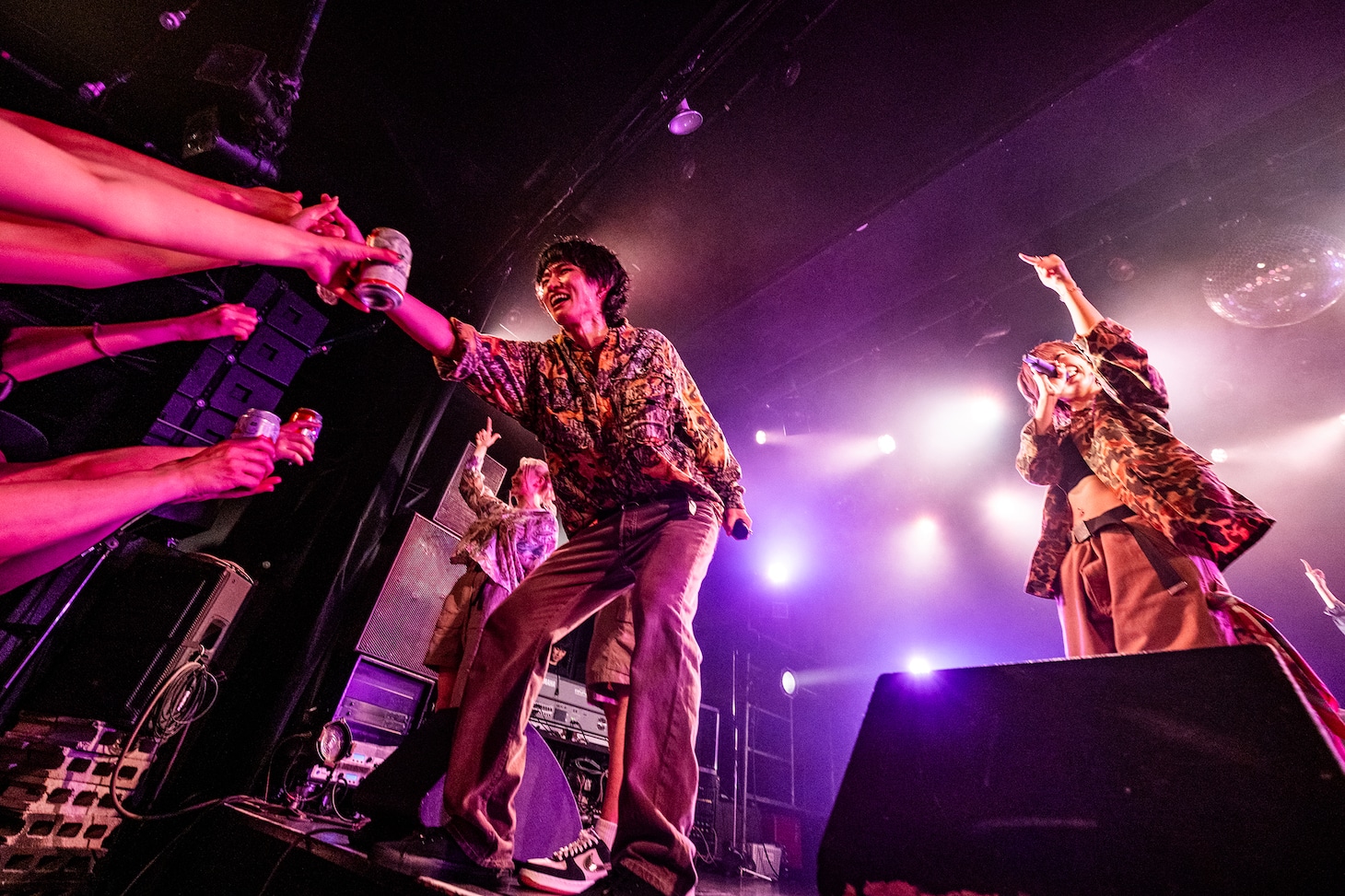 衣装を着替えたlyrical school。