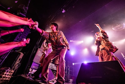 衣装を着替えたlyrical school。