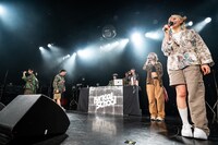 機材トラブル対応中に楽しくトークするlyrical school。