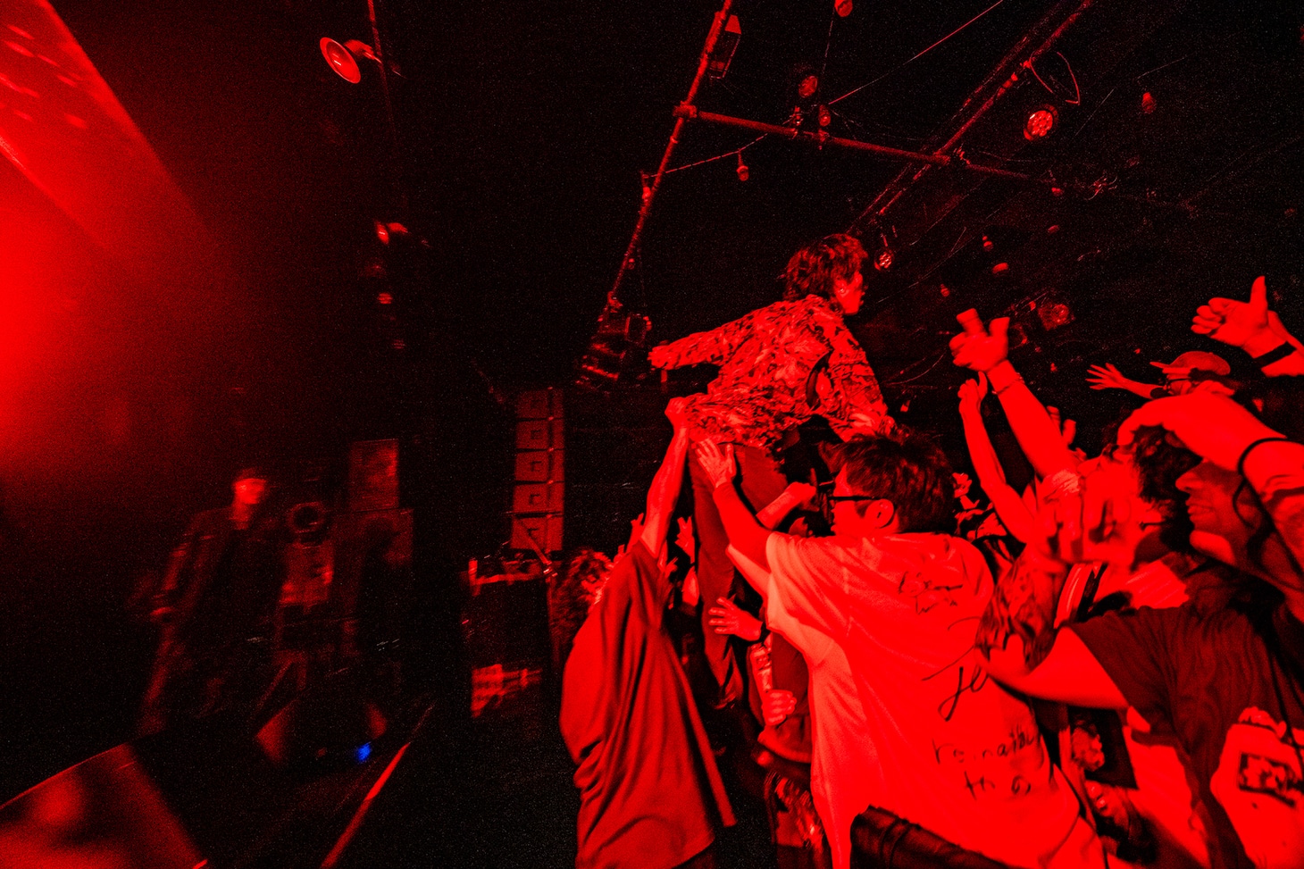 柵に登るryuya。