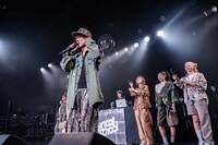 「DRIVE ME CRAZY」の思い出を語るtmrw。