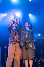hana（左）とmana（右）。